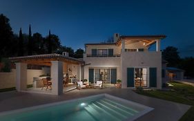 Villa Bora With Sauna And Heated Pool